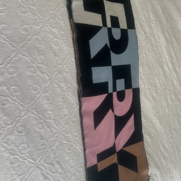 Burberry color block wool scarf - Picture 2 of 6